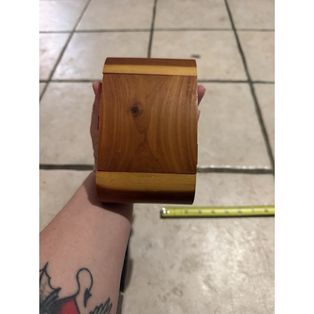 Vtg MidCentury Cedar Rounded Hinged Trinket/keepsake /Jewelry Box Dated 1951 - Picture 3 of 6